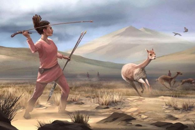 Ilustración de una mujer andina prehistórica cazando animales.