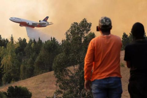 Chile recibe equipo de expertos italianos que investigarán origen de los incendios